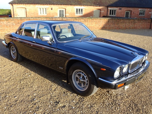 SOLD   -   SOLD   -   SOLD   -   DAIMLER DOUBLE SIX 5.3 V12 - 1990 - FINISHED IN METALLIC BLUE & CON